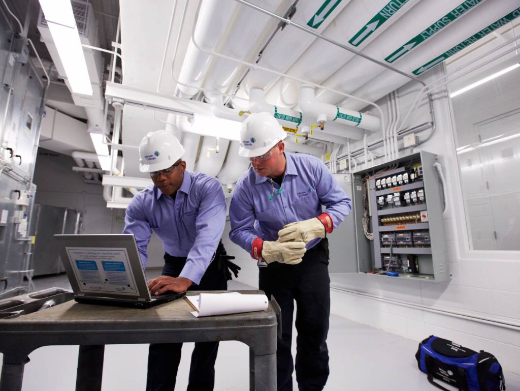 Facilities mechanics at work from FM industry